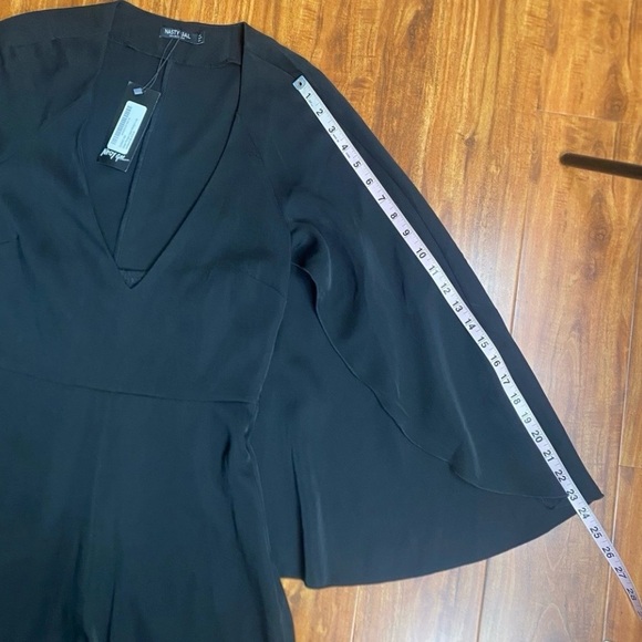 NWT New Nasty Gal Women's Black Deep V Neck Cape Straight Leg Jumpsuit Size 4 - Picture 15 of 16